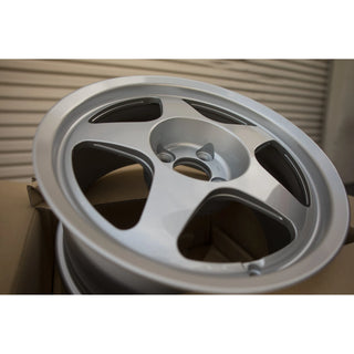 Desmond REGAMASTER / Gloss Silver | 16x8 | 4x100 | +35mm Offset