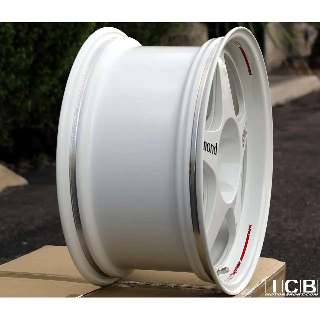Desmond REGAMASTER Gloss White 17x9.5 5x114.3 +50mm Offset