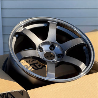 Volk Racing TE37 SAGA SL / Pressed Graphite | 18x9.5 | 5x114.3 | +22mm Offset