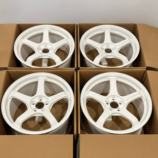 Advan GT / Racing White | 18x9.5 | 5x100 | +45mm Offset