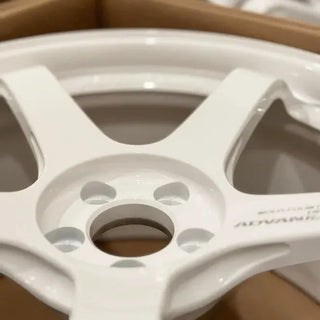 Advan GT / Racing White | 18x9.5 | 5x100 | +45mm Offset