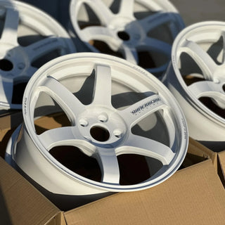 Volk Racing TE37 SAGA S-PLUS / Dash White | 18x10 | 5x114.3 | +35mm Offset