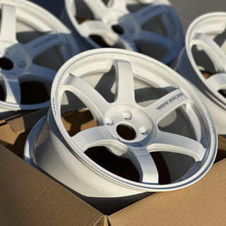 Volk Racing TE37 SAGA S-PLUS / Dash White | 18x10 | 5x114.3 | +35mm Offset