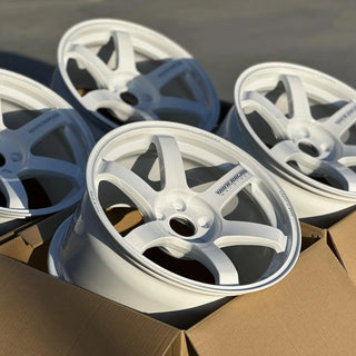 Volk Racing TE37 SAGA S-PLUS / Dash White | 18x10 | 5x114.3 | +35mm Offset