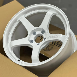 Advan GT / Racing White | 18x9.5 | 5x114.3 | +12mm Offset