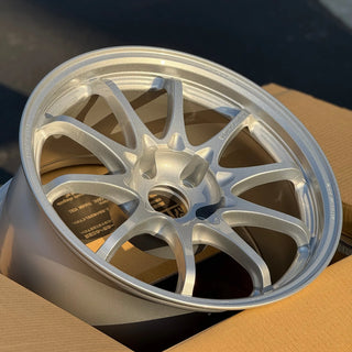 Volk Racing CE28N-PLUS / Diamond Silver | 17x9 | 5x114.3 | +22mm Offset