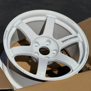 Volk Racing TE37 SAGA S-PLUS / Dash White | 17x9 | 5x114.3 | +22mm Offset