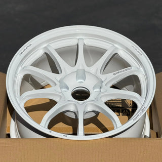 Volk Racing CE28N-PLUS / Dash White | 17x9 | 5x114.3 | +22mm Offset