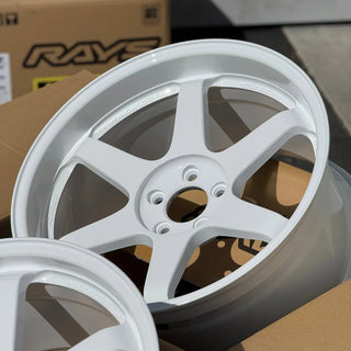 Volk Racing TE37SL / Dash White | 19x9.5 | 19x10.5 | 5x112 | +22mm | +35mm Offset