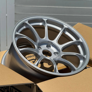 Volk Racing ZE40 M-SPEC / Diamond Silver | 18x9.5 | 5x114.3 | +21mm Offset