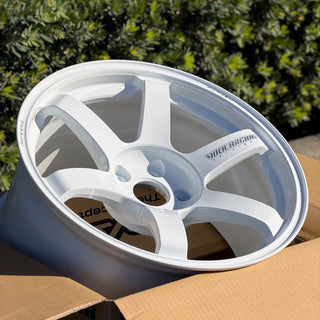 Volk Racing TE37 SAGA S-PLUS / Dash White | 18x9.5 | 5x114.3 | +22mm Offset