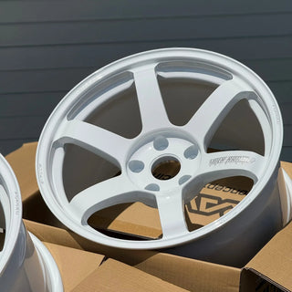 Volk Racing TE37 SAGA S-PLUS / Dash White | 18x10 | 18x11 | 5x112 | +25mm | +34mm Offset