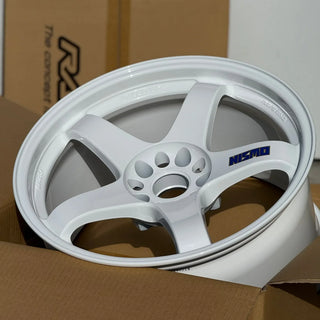 Nismo LMGT4 / White | 18x9 | 5x114.3 | +22mm Offset