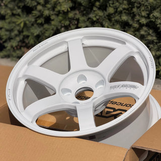 Volk Racing TE37 SAGA S-PLUS / Dash White | 17x9 | 5x114.3 | +22mm Offset