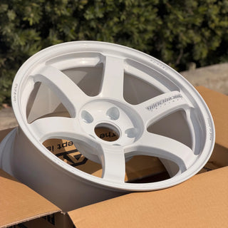 Volk Racing TE37 SAGA S-PLUS / Dash White | 17x9 | 5x114.3 | +22mm Offset