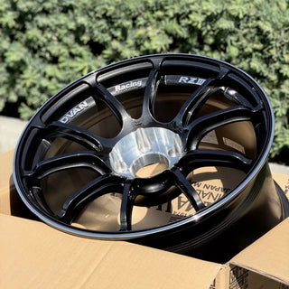 Advan RZII / Hyper Platinum Black & Diamond Cut | 18x10 | 5x114.3 | +35mm Offset
